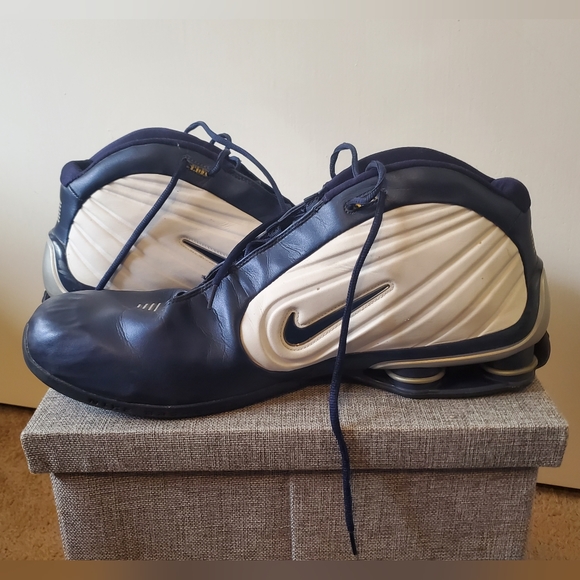 SIGNED Mark Blount Nike Shox size 18 main image 6